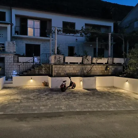 Apartman In With Terrace, Air Conditioning, Wifi, Washing Machine 4199-3 Trpanj