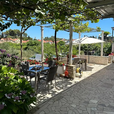 Apartman In With Terrace, Air Conditioning, Wifi, Washing Machine 4199-3 Trpanj