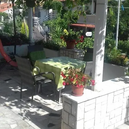 In With Terrace, Air Conditioning, Wifi, Washing Machine 4199-3 Daire Trpanj