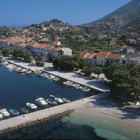 Daire In With Terrace, Air Conditioning, Wifi, Washing Machine 4199-3 Trpanj