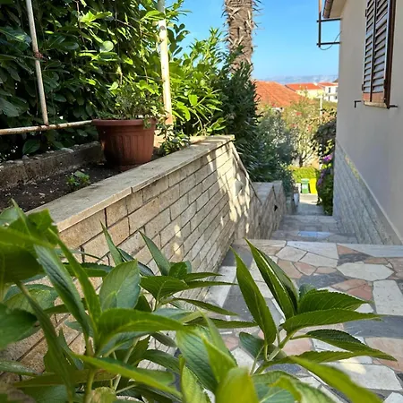 In With Terrace, Air Conditioning, Wifi, Washing Machine 4199-3 Daire Trpanj