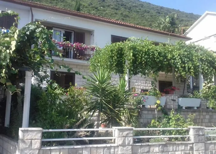 Apartman In With Terrace, Air Conditioning, Wifi, Washing Machine 4199-3 Trpanj