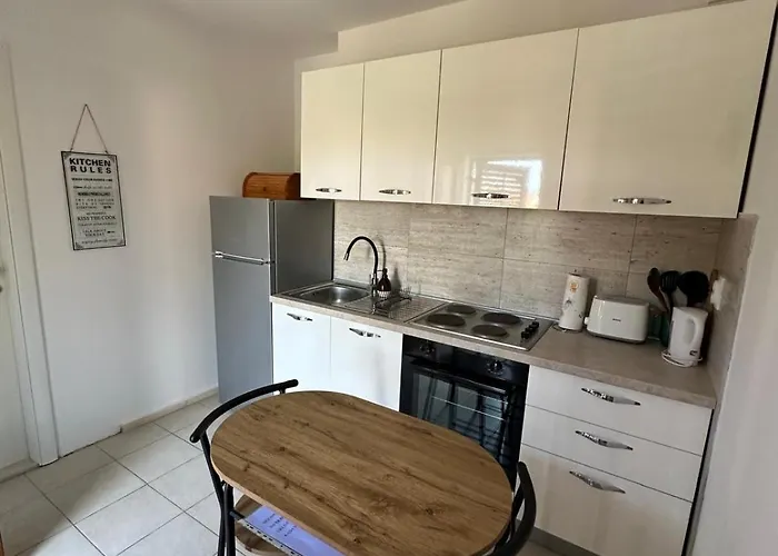 Apartman In With Terrace, Air Conditioning, Wifi, Washing Machine 4199-3