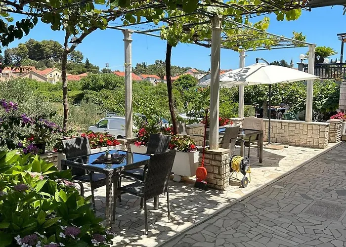 Apartman In With Terrace, Air Conditioning, Wifi, Washing Machine 4199-3 Trpanj